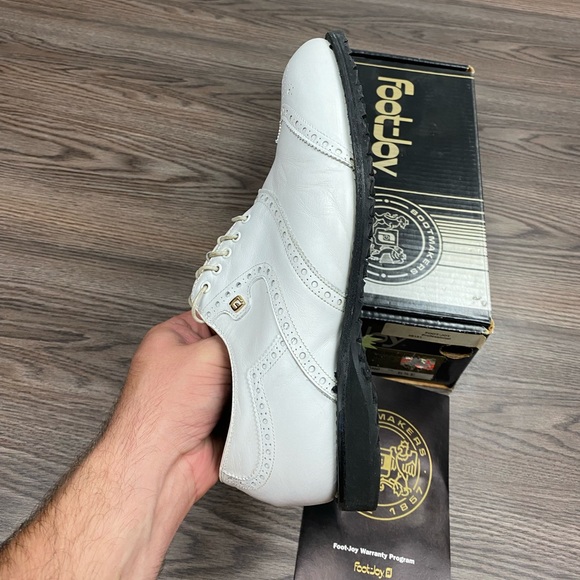 NEW FootJoy Classics Professional Golf Shoes 8.5 E - Picture 3 of 9